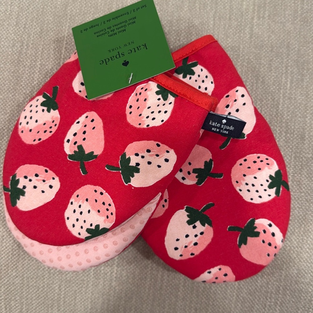 COPY - NWT Kate  Spade Set of 2 Mini Oven Mitts pattern. 100% cotton